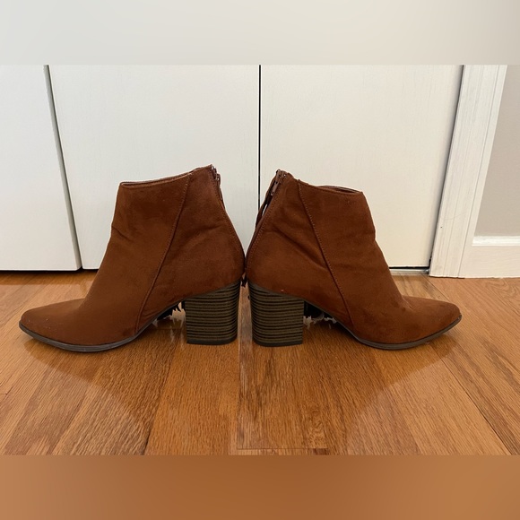 Qupid. Brown Suede Fringe Boots. Size 10. - Picture 6 of 9